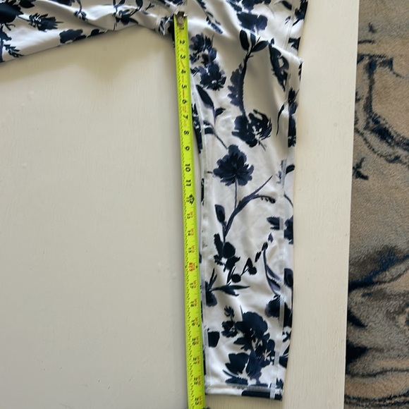 Athleta 7/8 crop leggings size small - Picture 4 of 7